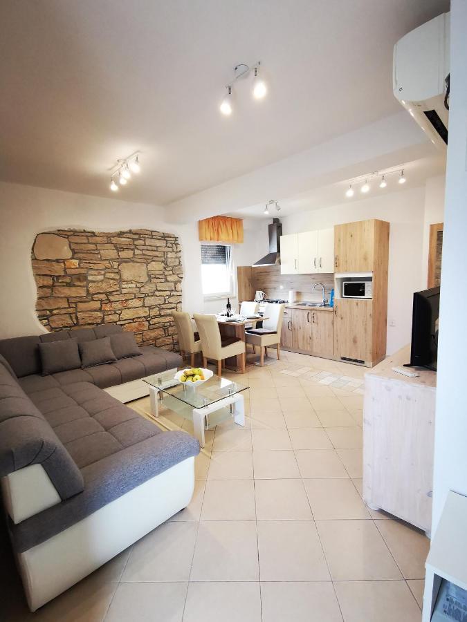Meressa Paolia Apartments Novigrad  Екстер'єр фото