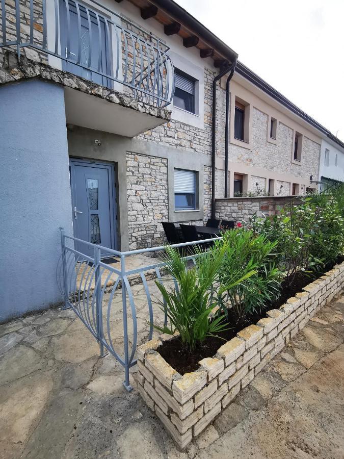 Meressa Paolia Apartments Novigrad  Екстер'єр фото